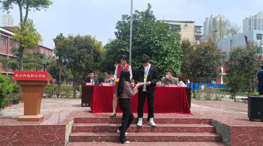 青春“篮”不住，热血不止步 —武汉科技职业学院第十八届“希望杯”篮球赛闭幕