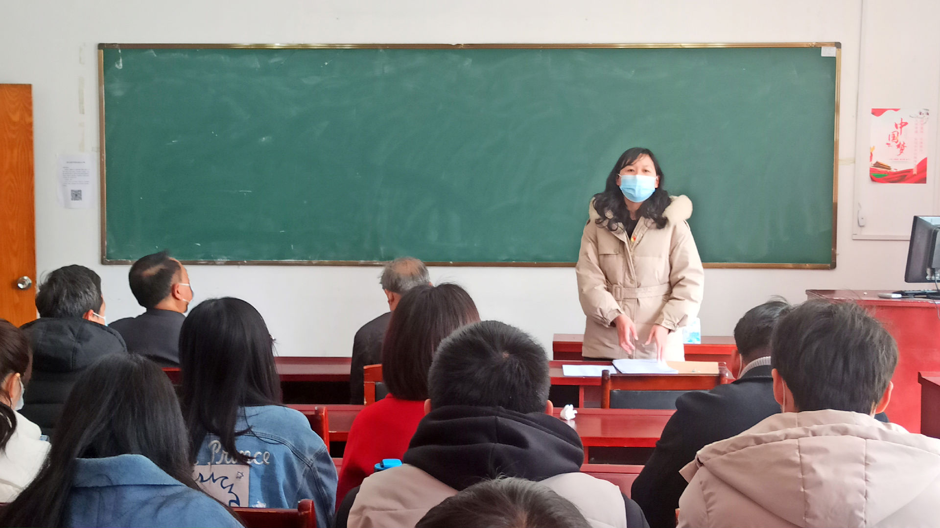 武汉科技职业学院顺利召开三月份支部主题党日活动